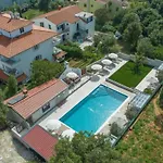 In Mit Grill- Pool By Interhome 아파트 *