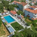 In Mit Grill- Pool By Interhome 아파트