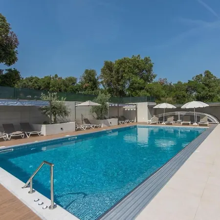 In Mit Grill- Pool By Interhome