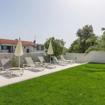 In Mit Grill- Pool By Interhome