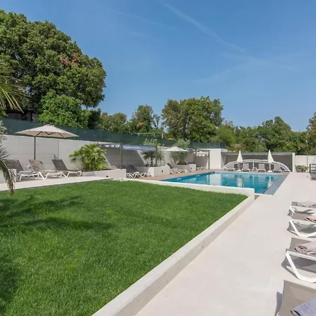 In Mit Grill- Pool By Interhome