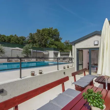 Lägenhet In Mit Grill- Pool By Interhome *