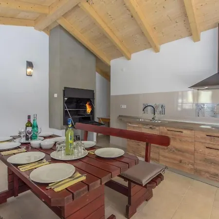 In Mit Grill- Pool By Interhome Pjescana Uvala